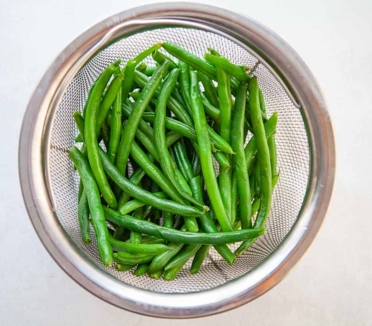 steamed green beans in and Instant Pot steamer basket
