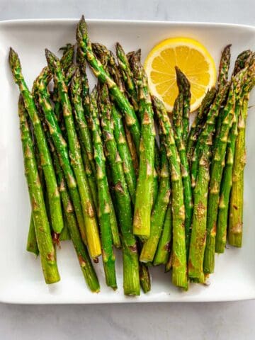 a plate of cooked asparagus